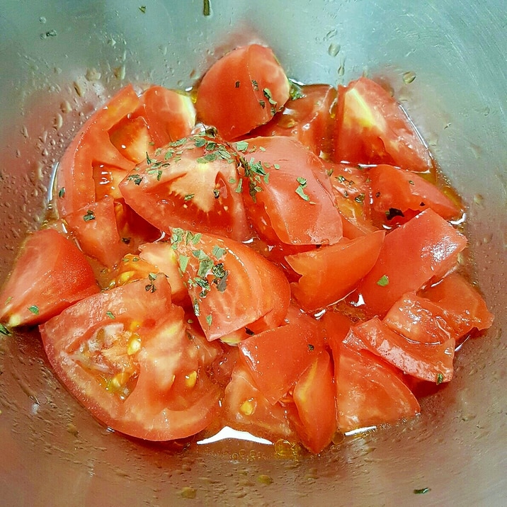 フレッシュトマトのざく切りサラダ